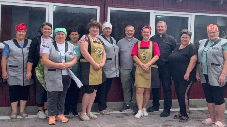 het-kantoor-van-de-pauselijke-aalmoezenier-ondersteunt-de-solidariteitskeuken-in-oekraine