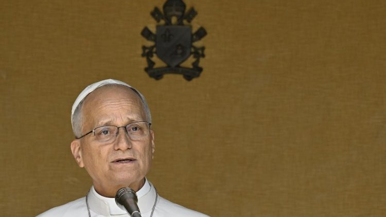 de-paus-bij-de-angelus:-zelfs-wanneer-verward-zoals-petrus,-dialoog-met-de-heer