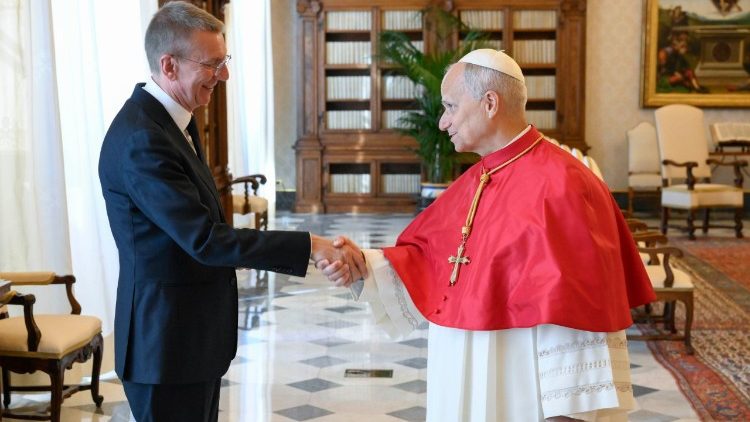 paus-ontvangt-de-letse-president-edgars-rinkevics