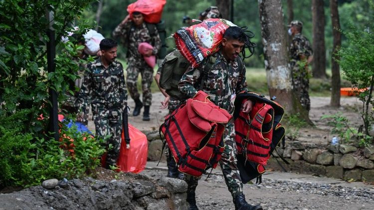 twee-overlevenden-gered-in-nepal-10-dagen-na-catastrofale-overstromingen