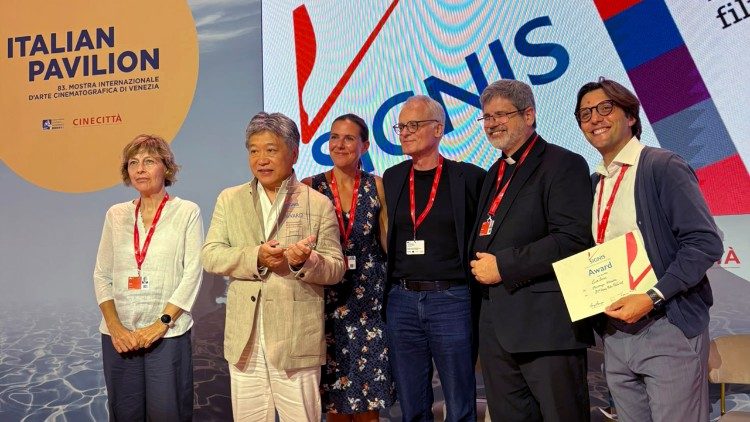 venice-film-festival:-koreeda’s-‘look-back’-wins-signis-award