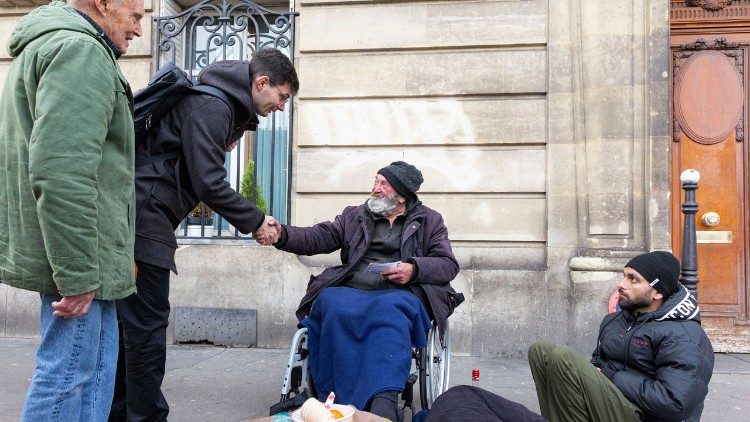 parijse-solidariteitsgroepen-wachten-op-het-bezoek-van-de-paus