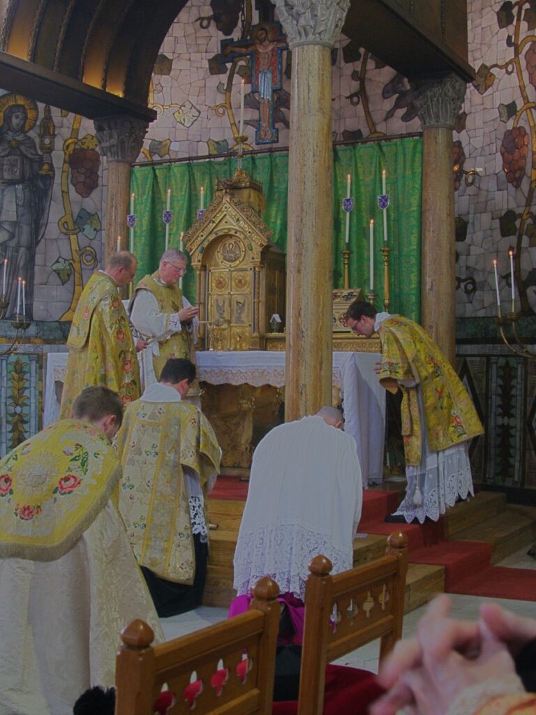 foto’s-van-de-pontificale-h.-mis-in-de-sint-agnes