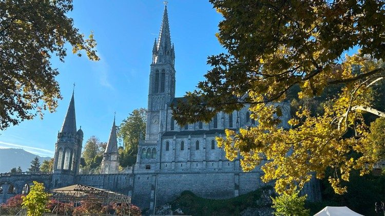 lourdes:-‘een-speciale-thuis-van-maria-waar-de-paus-zal-bidden-voor-onze-wereld