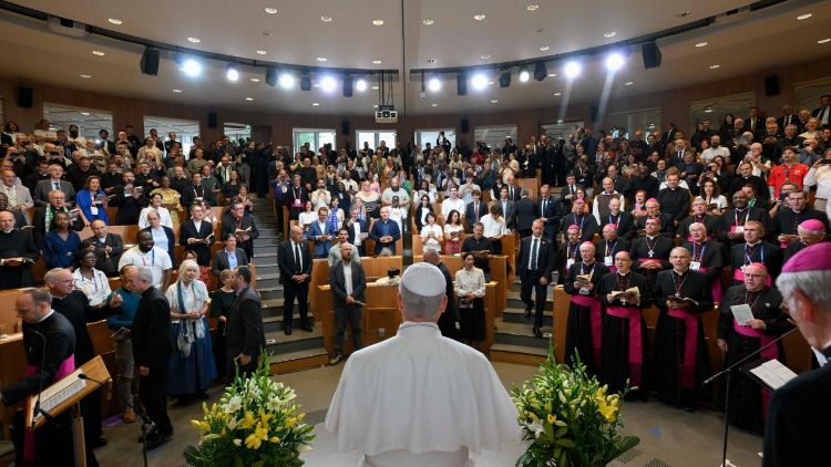 paus-leo-roept-de-kerk-in-frankrijk-op-om-de-zaden-van-het-geloof-te-koesteren