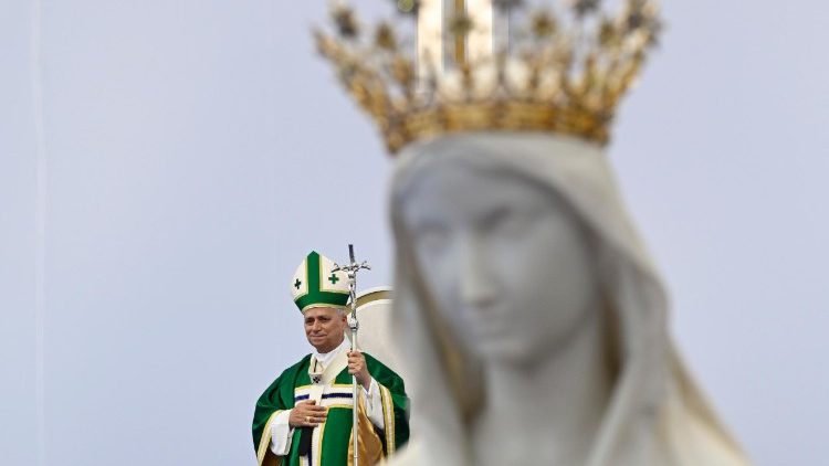 paus-leo-in-lourdes:-bid-de-rozenkrans-in-oktober-voor-vrede
