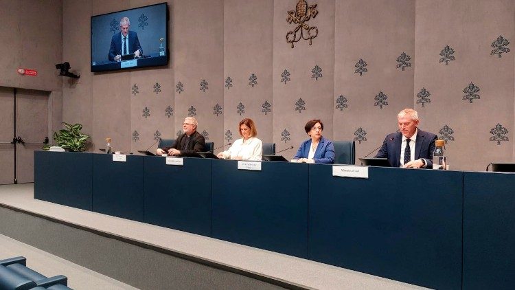 amoris-laetitia:-voor-een-nieuwe-verkondiging-van-het-evangelie-met-gezinnen-en-voor-gezinnen