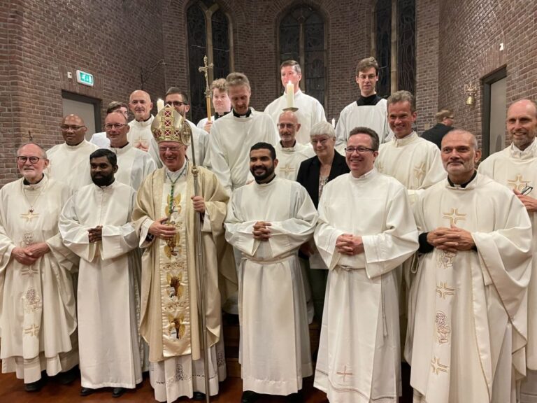 seminarie:-aanstelling-tot-catechist-en-geloofsbelijdenis-van-zes-wijdelingen