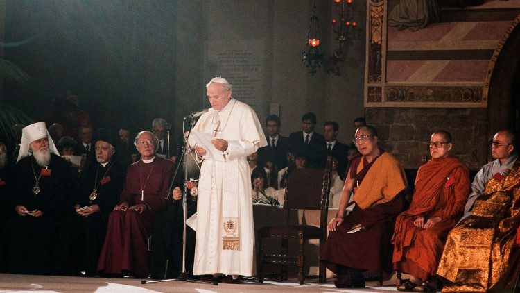 paus-leo-zal-assisi-bezoeken-40-jaar-na-historische-gebedsbijeenkomst