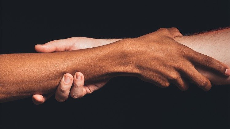 heilig-stoel:-onlinehaat-en-religieuze-intolerantie-zijn-vormen-van-racisme