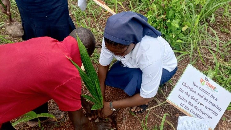 ola-sisters-zetten-ecologische-betrokkenheid-om-in-actie-in-afrika