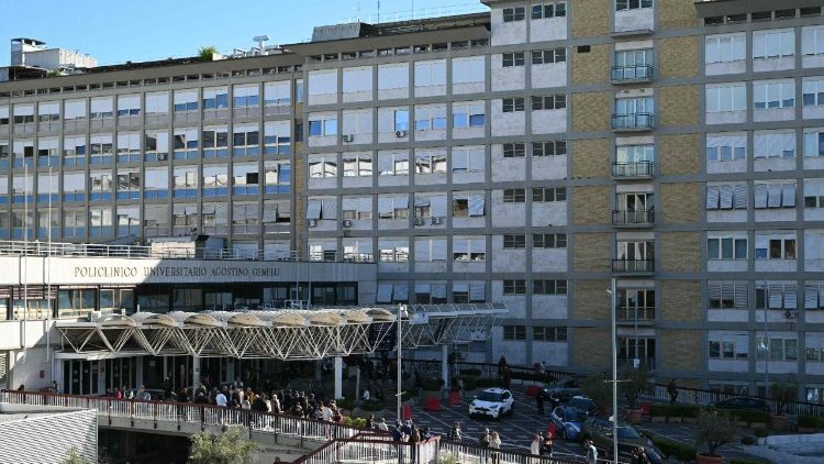 paus-leo’s-postoperatieve-herstel-verloopt-goed