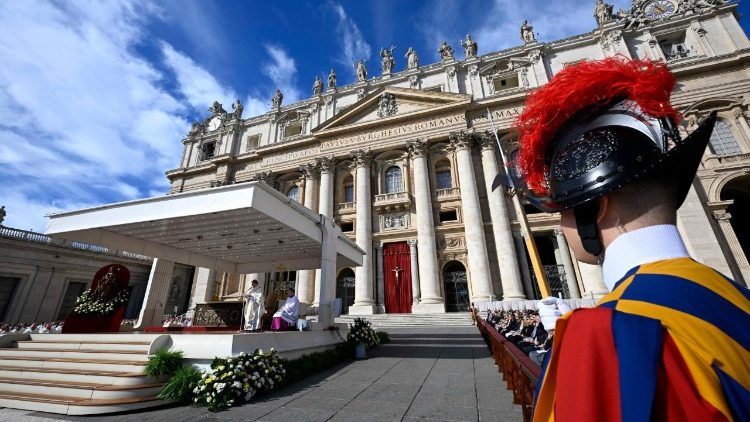 paus-leo:-neem-de-rijkdommen-van-‘amoris-laetitia’-ter-harte