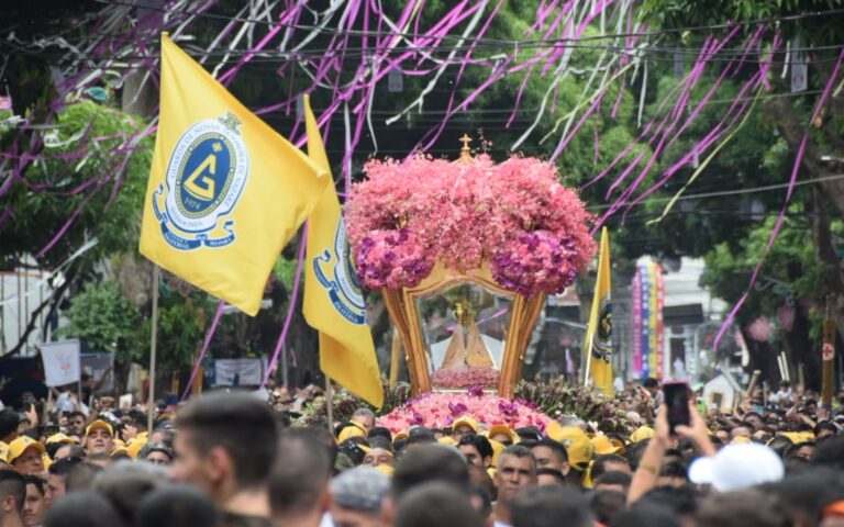 meer-dan-twee-miljoen-mensen-nemen-deel-aan-de-processie-in-brazilie