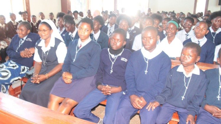 zambia:-bisdom-solwezi-sluit-zich-aan-bij-een-miljoen-kinderen-in-het-bidden-van-de-rozenkrans