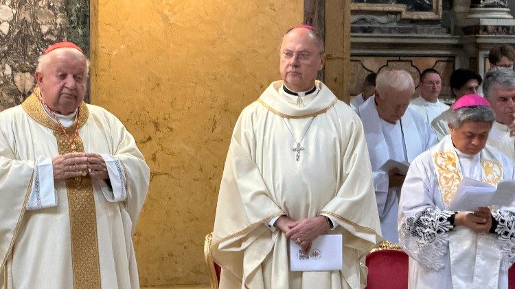 cardinaal-dziwisz:-mensen-zijn-het-meest-blijvende-monument-voor-st.-johannes-paulus-ii