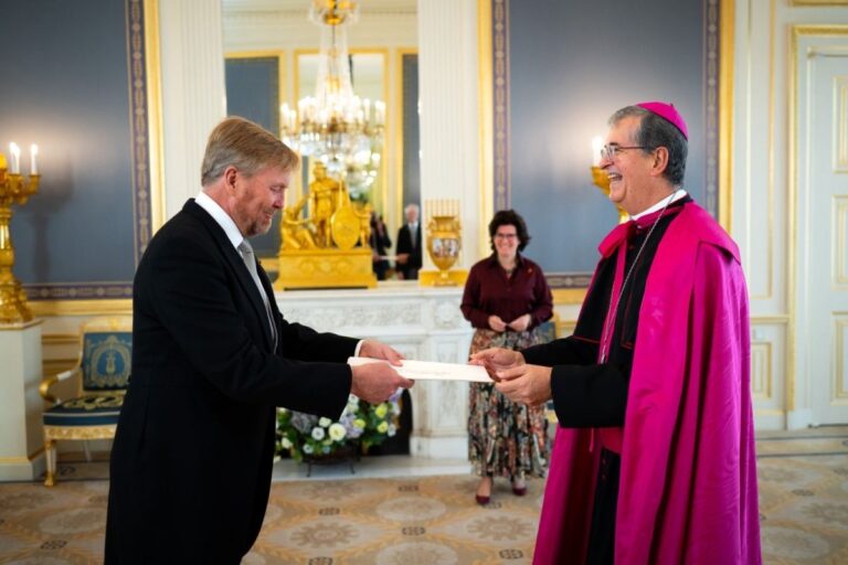 presentatie-van-de-geloofsbrieven-door-apostolisch-nuntius
