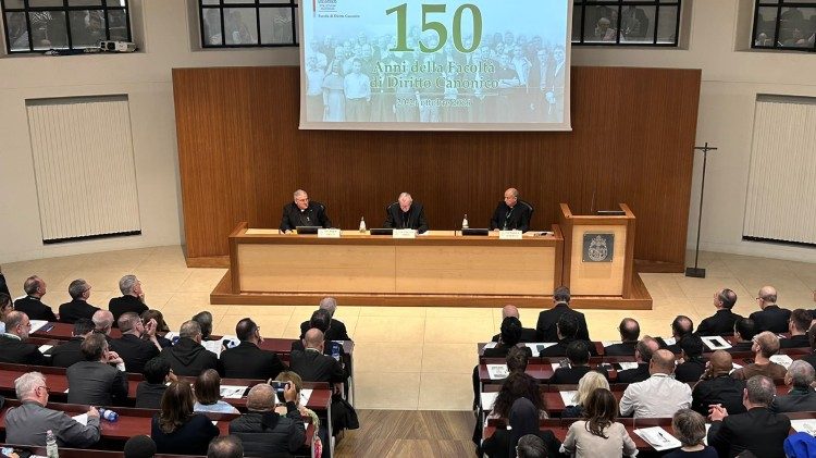 kardinaal-parolin:-de-wet-moet-ai-beheersen-en-ongelijkheden-elimineren