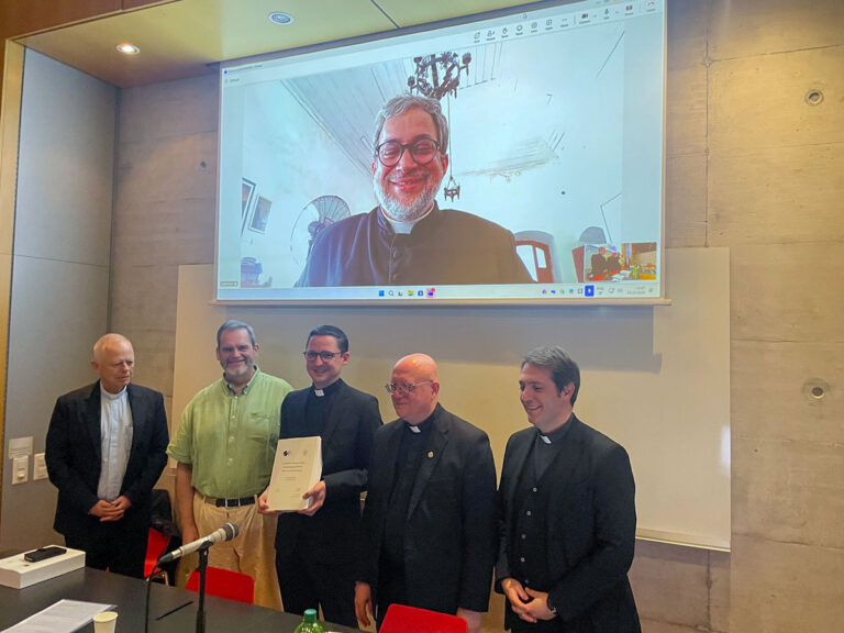 priester-maciej-gradzki-summa-cum-laude-gepromoveerd