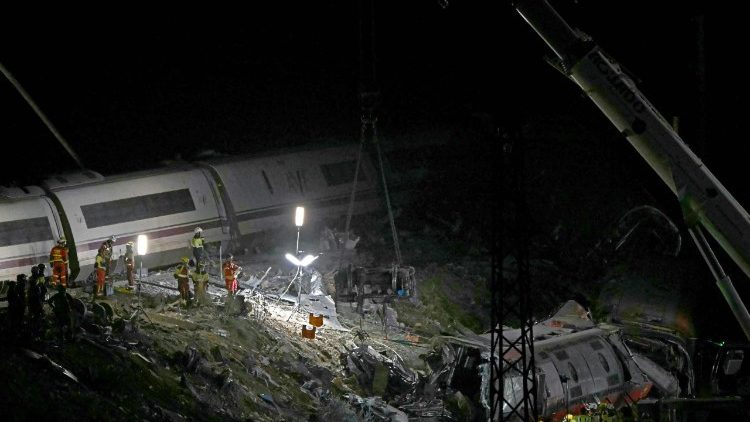 paus-leo-xiv-rouwt-om-de-levens-die-verloren-zijn-gegaan-in-de-treinbotsing-in-spanje
